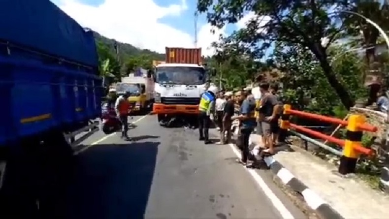 Kecelakaan di Tasikmalaya Hari Ini, Pemudik Terjatuh lalu Masuk Kolong Truk