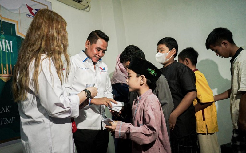 Terima Bantuan, Penghuni Rusun Nagrak Cilincing Berharap Partai Perindo Sukses dan Pimpin Bangsa