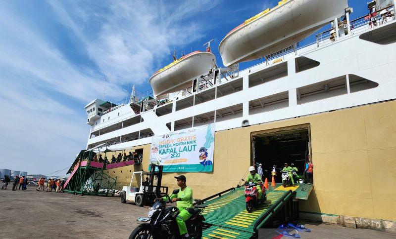  1.100 Pemudik Bersepeda Motor dari Jakarta Tiba di Pelabuhan Tanjung Emas Semarang