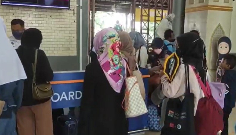 7.000 Pemudik Tiba di Stasiun Cirebon Hari Ini, Dominasi KA dari Jakarta