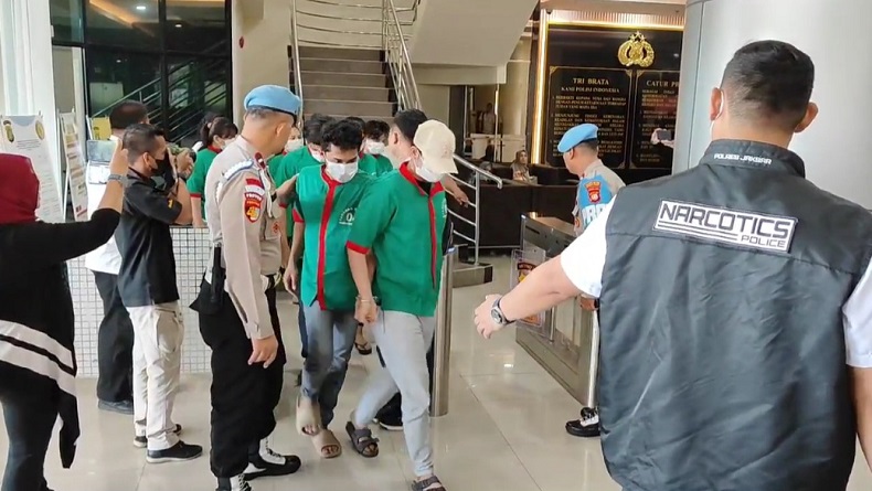 Artis Hud Filbert Terjerat Narkoba, Ini Kronologi Penangkapan