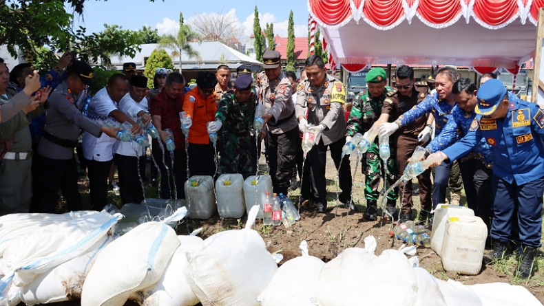 Polres Minahasa Selatan Musnahkan Ribuan Liter Miras Tanpa Izin