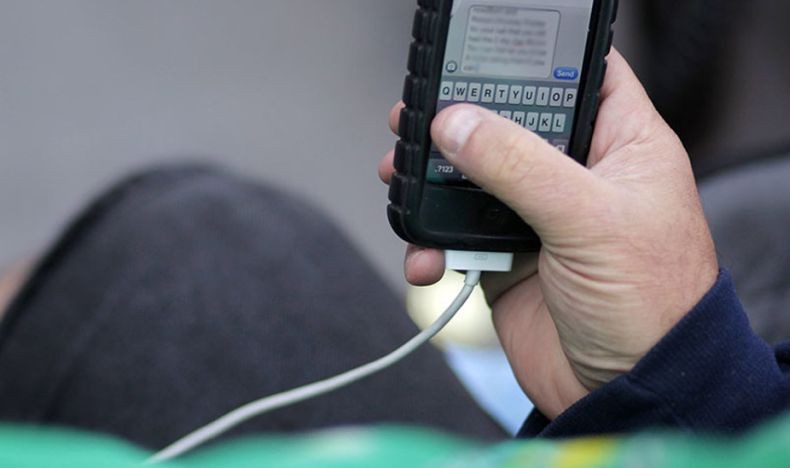 FBI Peringatkan Warga Tak Sembarang Nge-charge Ponsel di Fasilitas Umum, Ada Apa?