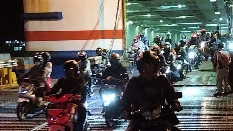 Pemudik Pemotor Mulai Berdatangan di Pelabuhan Bakauheni