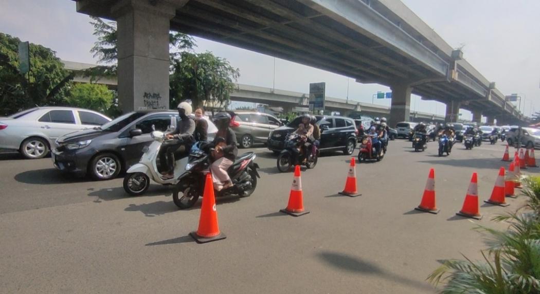 Situasi Lalin Kalimalang Mulai Dipadati Pemudik Motor ke Arah Cikarang 