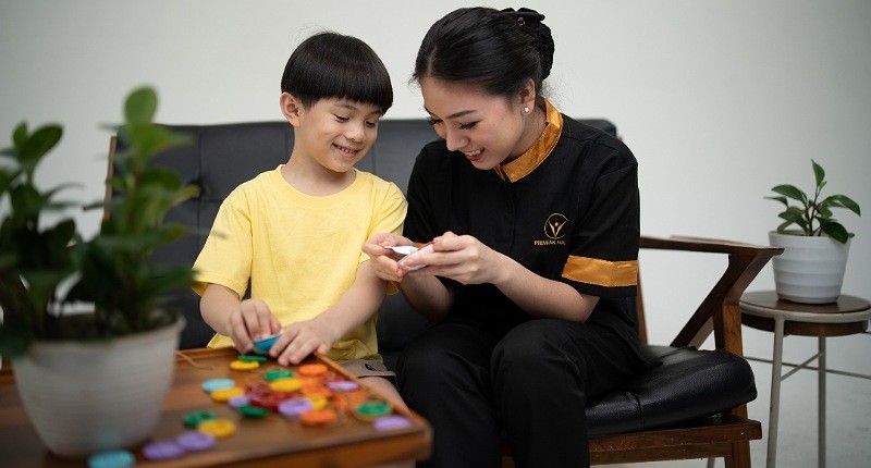 Ketahui Hal Penting Pola Asuh Anak dari Ibu Bekerja dan di Rumah 