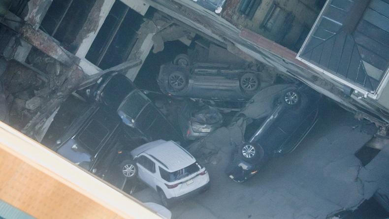 Gedung Parkir 4 Lantai tiba-tiba Runtuh, 1 Pekerja Tewas dan 5 Lainnya Luka