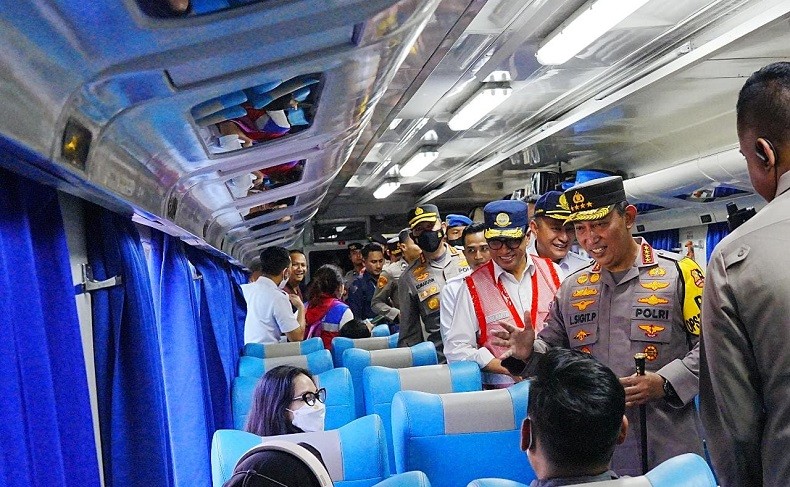 Anjurkan Warga Mudik Pakai Kereta Api, Kapolri: Lebih Aman
