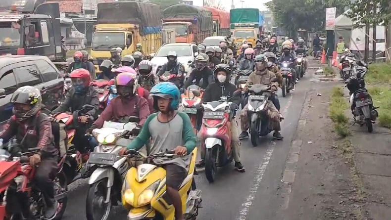 Arus Mudik H-3 Lebaran 2023, Jalur Pantura Cirebon Padat