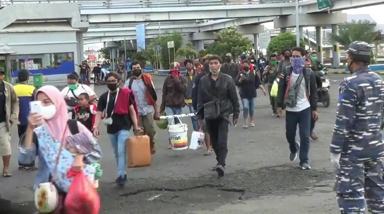 H-3 Lebaran Pelabuhan Ketapang Membeludak, 64.000 Pemudik Tiba dari Bali