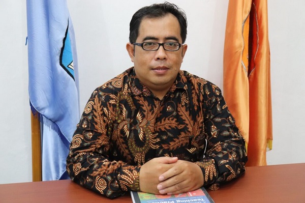 Kisah Inspiratif Anak Petani Karet yang Kini Jadi Guru Besar di PTN