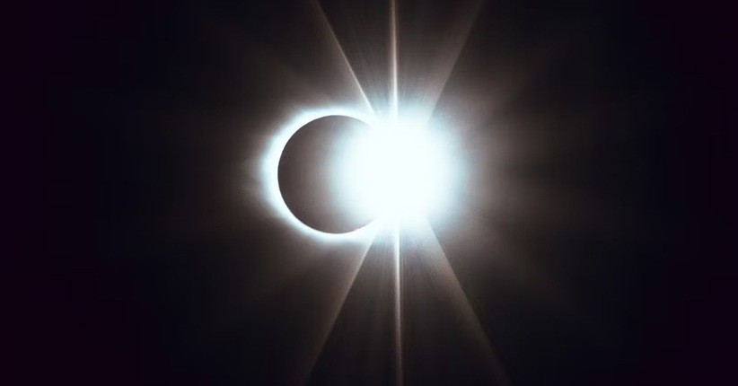 Link Nonton Gerhana Matahari Hibrida yang Terjadi Hari Ini