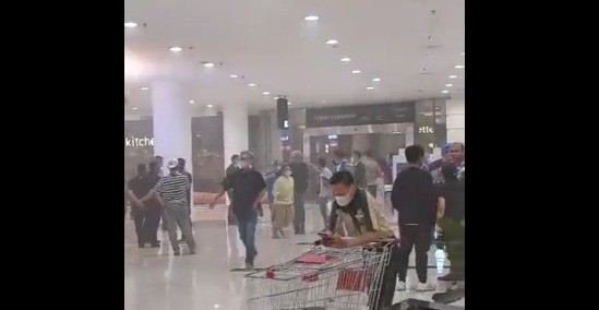 Mal Senayan City Terbakar, Pengunjung Berhamburan