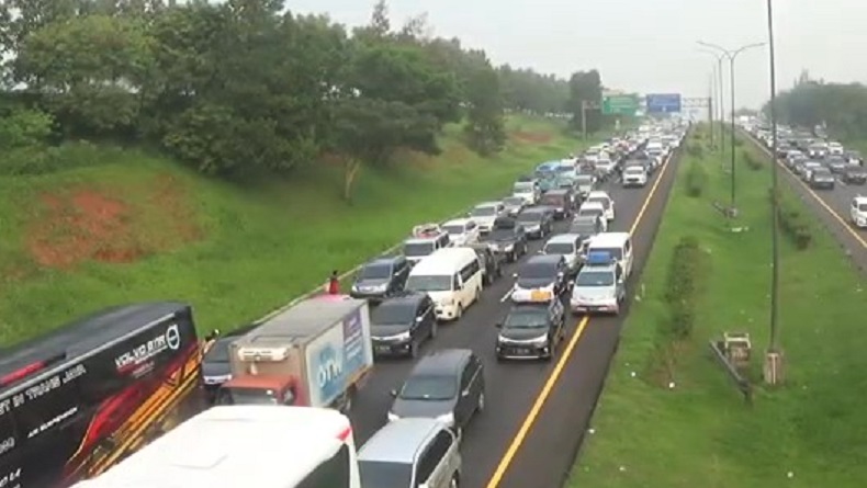 Polisi Sterilisasi One Way Tol Kalikangkung-Cikampek Pukul 12.00 WIB, Simak Pangalihan Arus Lalin