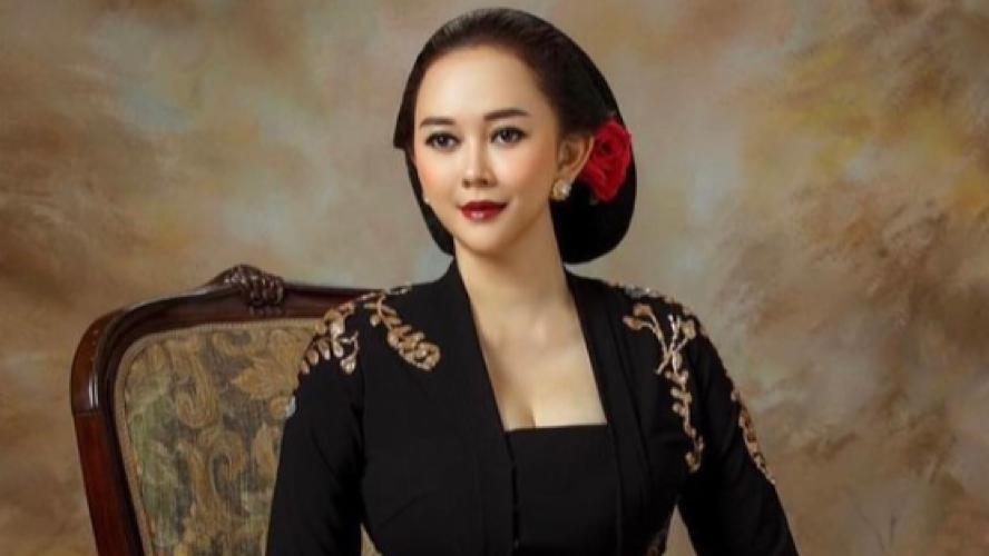 Aura Kasih Tampil Anggun Berkebaya di Hari Kartini, Pesonanya Bikin Netizen Meleleh