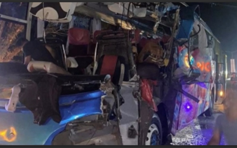 Bus Bawa Pemudik Tabrak Truk Parkir di Trans Sulawesi, 3 Orang Luka-Luka