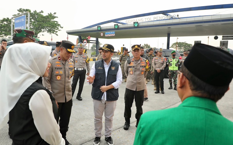 Tinjau Pos Lebaran Penompo, Wagub Emil Minta Pemudik Istirahat untuk Cegah Kecelakaan