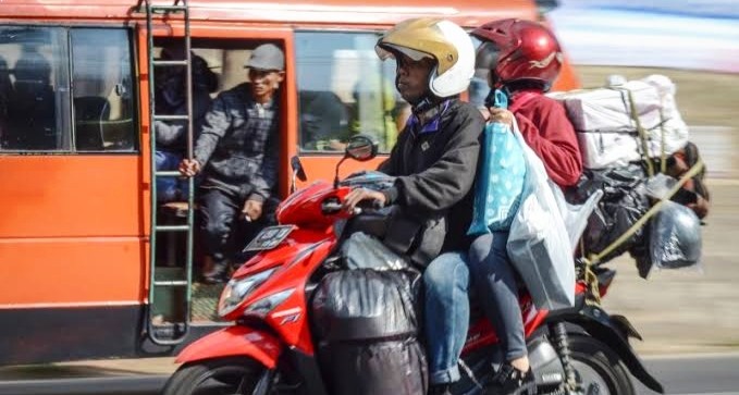 Perhatikan Aturan Bawa Barang pada Sepeda Motor, Melanggar Bisa Kena Denda Rp3 Juta