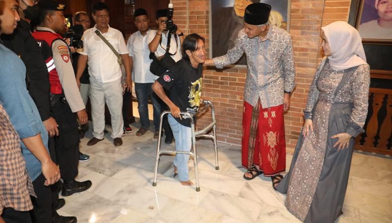 Cerita Difabel Rela Motoran sambil Hujan-Hujanan demi Bertemu Ganjar di Purbalingga