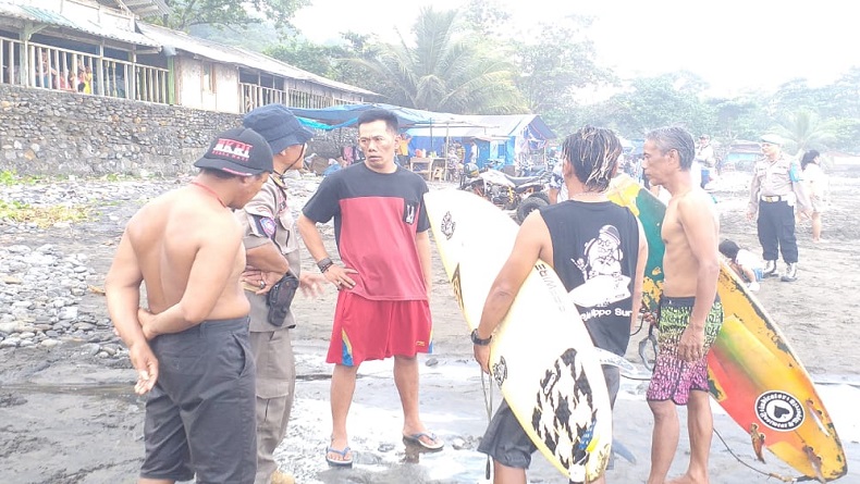 13 Wisatawan Terseret Ombak Pantai Palabuhanratu Sukabumi, 3 Orang Hilang 