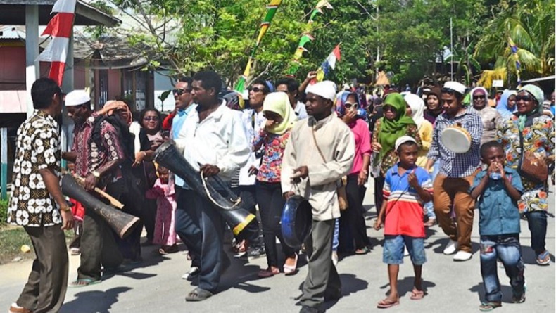 Tradisi Lebaran di Papua, Pawai Hadrat hingga Bakar Batu