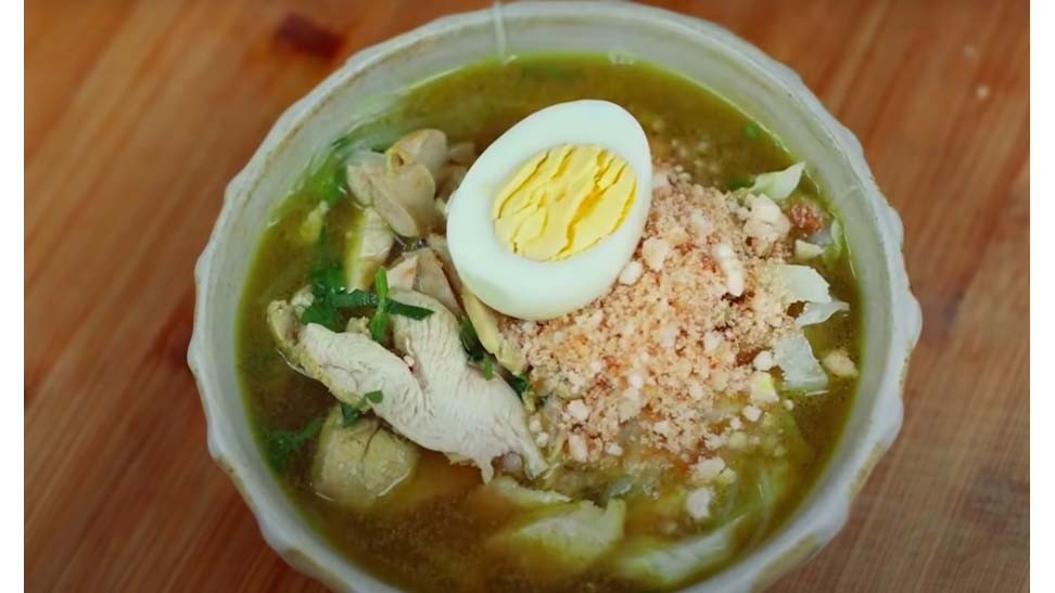 Bosan Makan Santan, Coba Resep Soto Ayam Sehat Menyegarkan