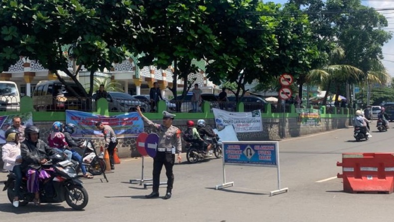 Jalan Raya Cianjur-Puncak Ditutup, Kendaraan Dialihkan ke Jalur Alternatif