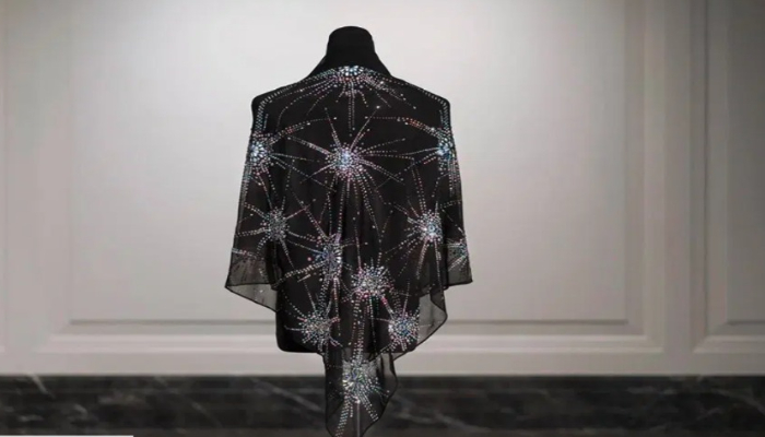 Inikah Jilbab Termahal di Dunia Bertabur 7.512 Kristal Swarovski, Berapa Harganya?