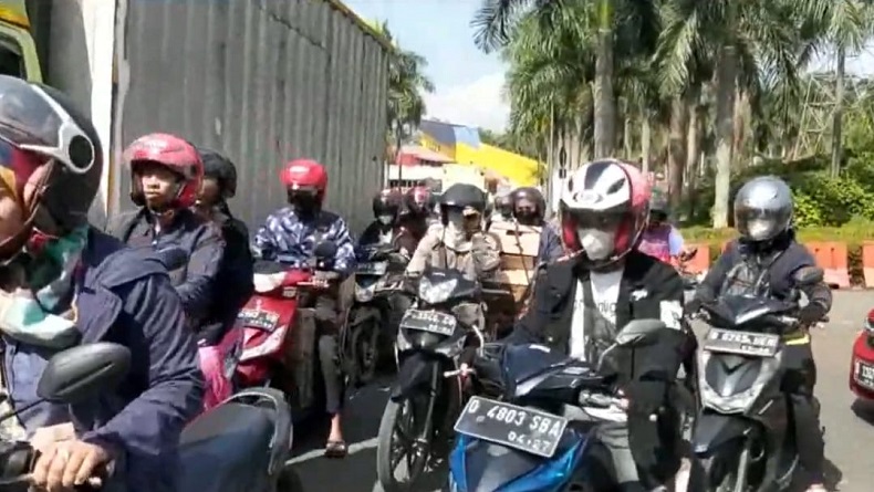 Arus Balik, Ribuan Motor dari Selatan ke Barat Padati Padalarang KBB