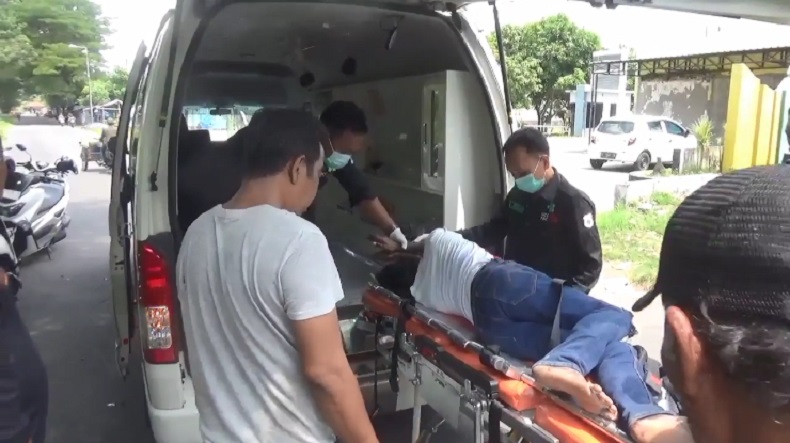 Kecelakaan di Jombang, 4 Orang Sekeluarga Boncengan Motor Tabrak Mobil Pemudik