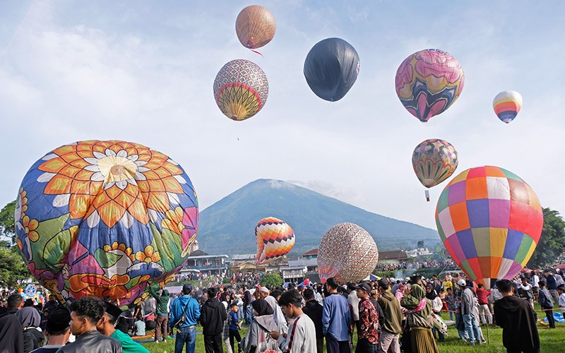 Duh Ngeri! Balon Udara Terbakar saat Lepas Landas