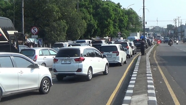 Dampak One Way Arus Balik, Lalin di GT Cikampek Lama ke Pantura Purwakarta Macet