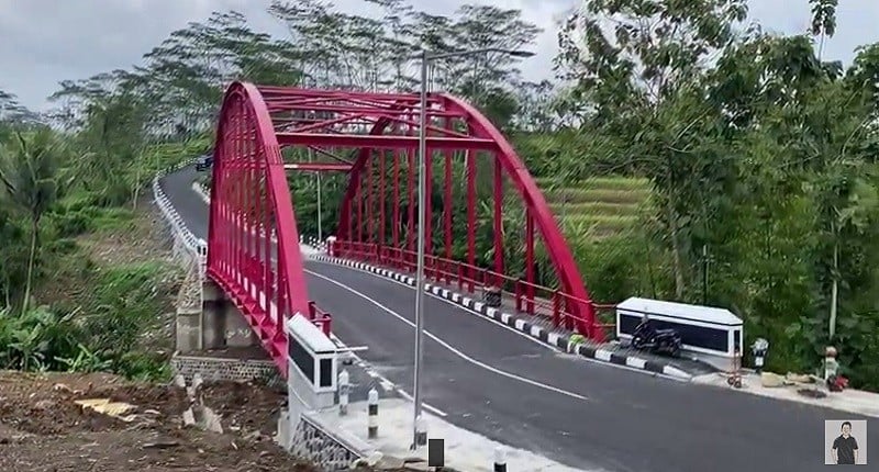 Viral, Jembatan Biru tapi Warnanya Merah di Magelang, Pernah Lewat?