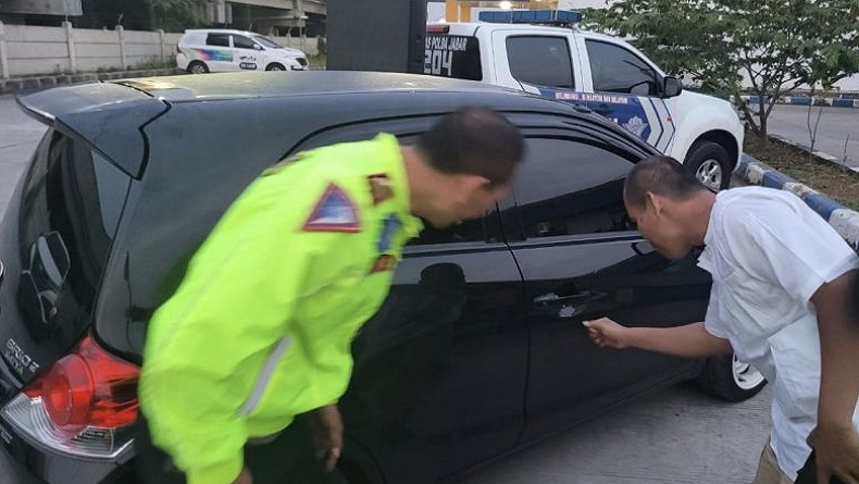 Mobil Pemudik Dibobol di Rest Area Km 57 Tol Japek, Pelaku Ditangkap 6 Jam Kemudian