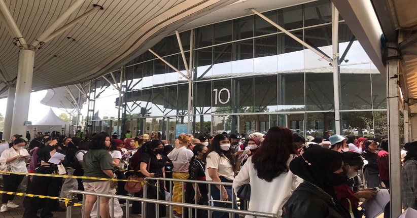 Demi Ikut Fan Meeting WayV, Dua Perempuan Ini Rela Naik Bus Travel dari Bandung