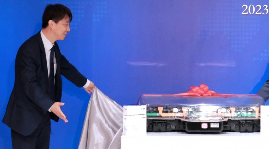 Investasi dari Hulu hingga Hilir, Wuling Produksi Baterai Mobil Listrik di Indonesia