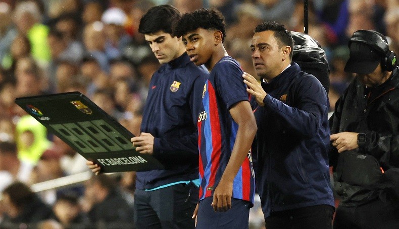 Rekor Pemain Termuda di Barcelona, Xavi Turunkan Remaja 15 Tahun