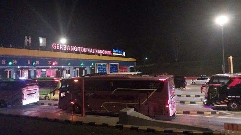 Catat! One Way Diberlakukan di Km 72 Tol Cipali hingga Km 414 Kalikangkung Malam Ini