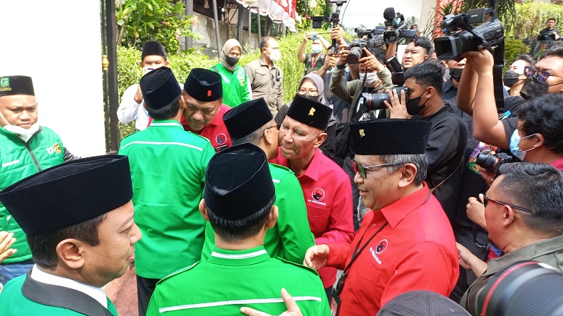 Mardiono dan Jajaran PPP Tiba di Kantor PDIP