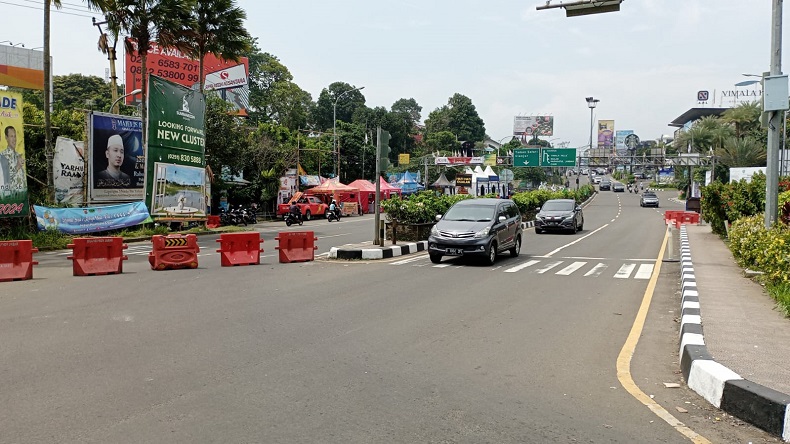 Jalur Puncak Bogor One Way ke Arah Jakarta Siang Ini