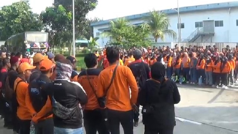 Peringati May Day, Ribuan Buruh Purwakarta Unjuk Rasa di Jakarta