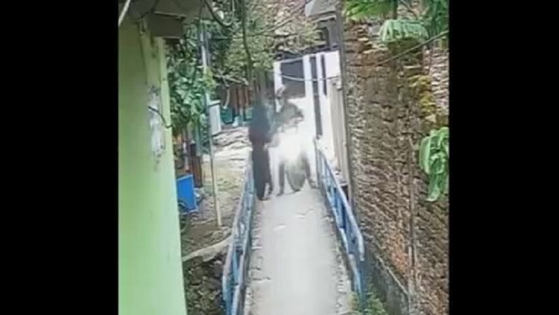 Terekam CCTV, Begal Pantat Beraksi di Palabuhanratu Sukabumi, Santriwati Jadi Korban