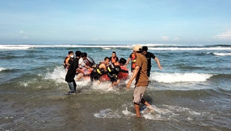 Kronologi Sekeluarga Tenggelam di Pantai Panjang Bengkulu, Sempat Ditegur Warga