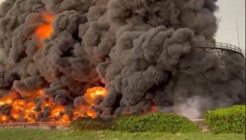 Depot Bahan Bakar Rusia Dekat Krimea Terbakar Hebat