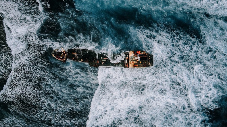 Setahun Lebih Terdampar di Selatan Garut, Kapal Tanker Edricko 3 Nyaris Tenggelam