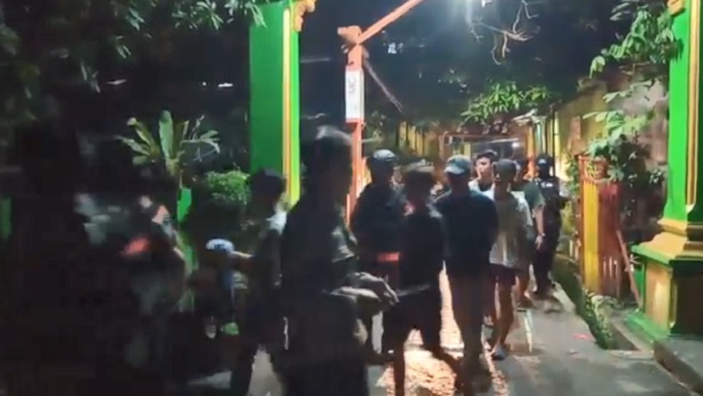 Tawuran Kelompok Remaja di Makassar Pecah, 2 Warga Kena Busur Panah hingga 2 Mobil Rusak