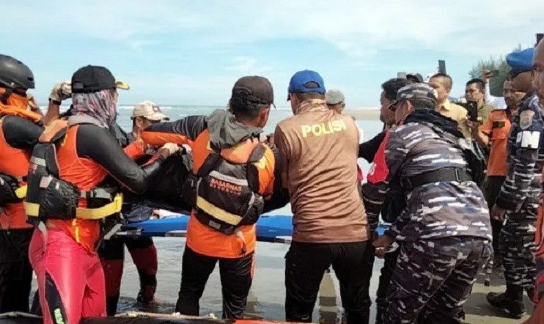 2 Wisatawan Tenggelam di Pantai Panjang Bengkulu Ditemukan Tewas