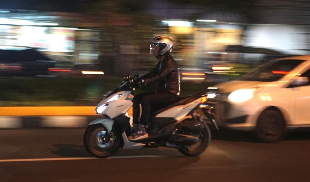 5 Tips Aman Berkendara Motor di Malam Hari, Jangan Lupa Pilih Jalur Paling Aman!