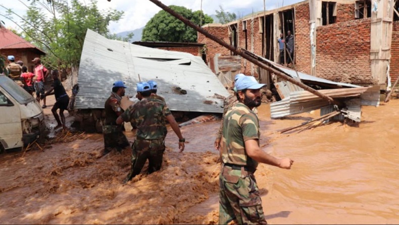 Banjir akibat Hujan Deras Landa 2 Desa, 72 Mayat Ditemukan