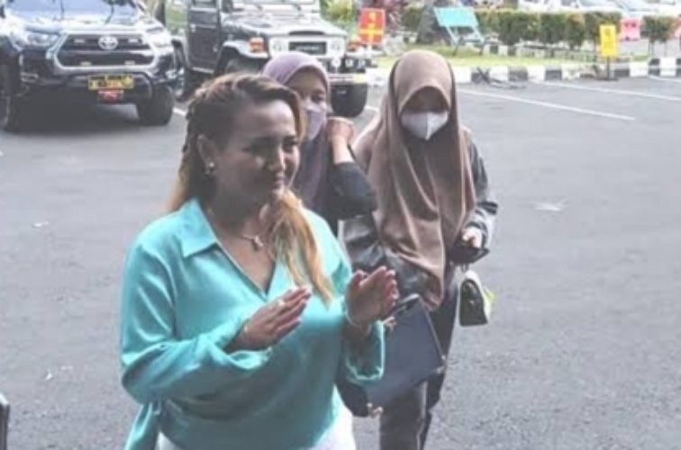 Akun Sosmed Lina Mukherjee Berisi Video Makan Babi Disita Penyidik Polda Sumsel